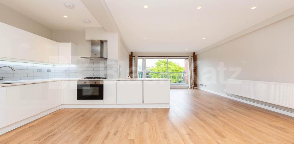 			NEWLY RENOVATED 2 BED, 2 Bedroom, 1 bath, 1 reception Apartment			 GROVE HOUSE-TUDOR ROAD, HACKNEY-BETHNAL GREEN-LONDON FIELDS
